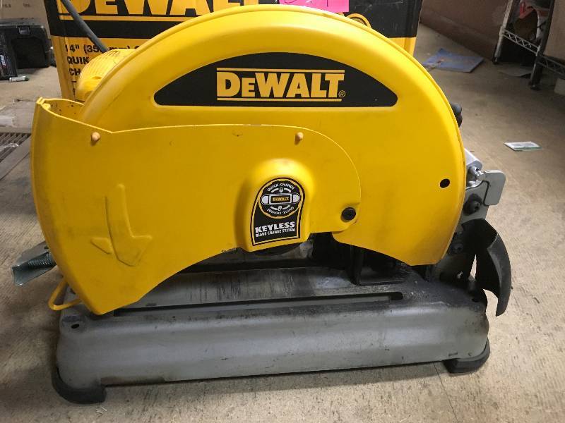 Dewalt 15 Amp 14 in. Cut-Off Saw in working condition