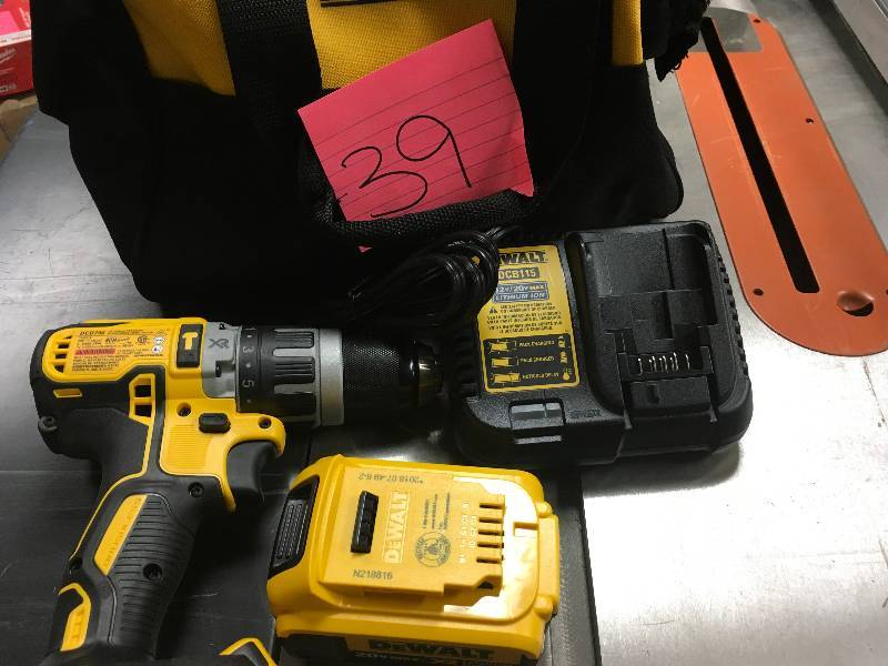 Dewalt 20-Volt MAX XR Lithium-Ion Cordless 12 in. Brushless Compact Hammer Drill with 1 Battery and charger in working conditions