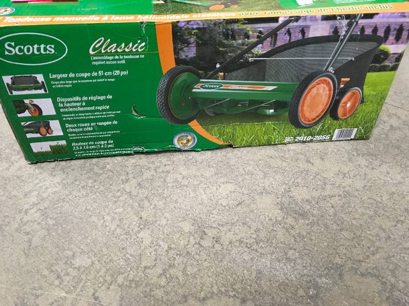Scotts 20 in. Manual Walk Behind Reel Mower with Grass Catcher in working conditions