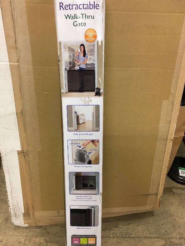 Summer Infant 31 in. Retractable Hardware Gate27250 in good shape