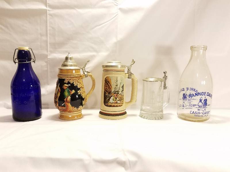 COLLECTIBLE GLASS, MUGS