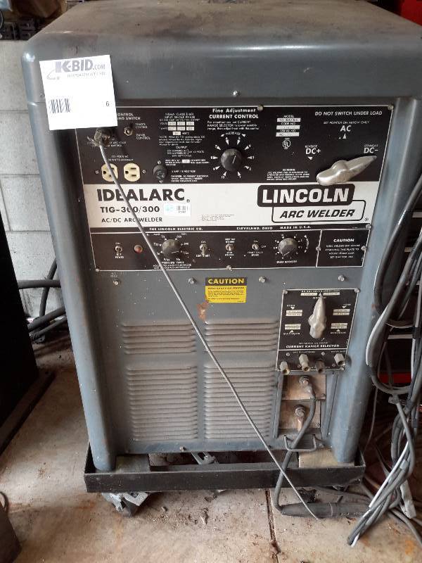 lot 6 image: Lincoln Arc Welder