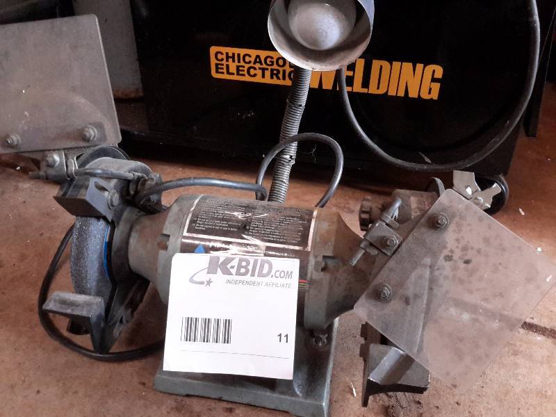 lot 11 image: Delta 6 Bench Grinder
