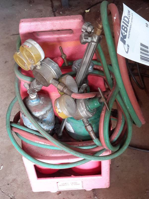 lot 10 image: Gas Tank Holder with Valves