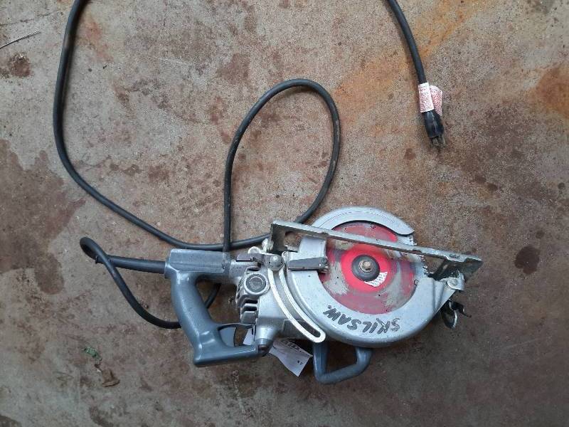 lot 17 image: Handheld Skilsaw HD77