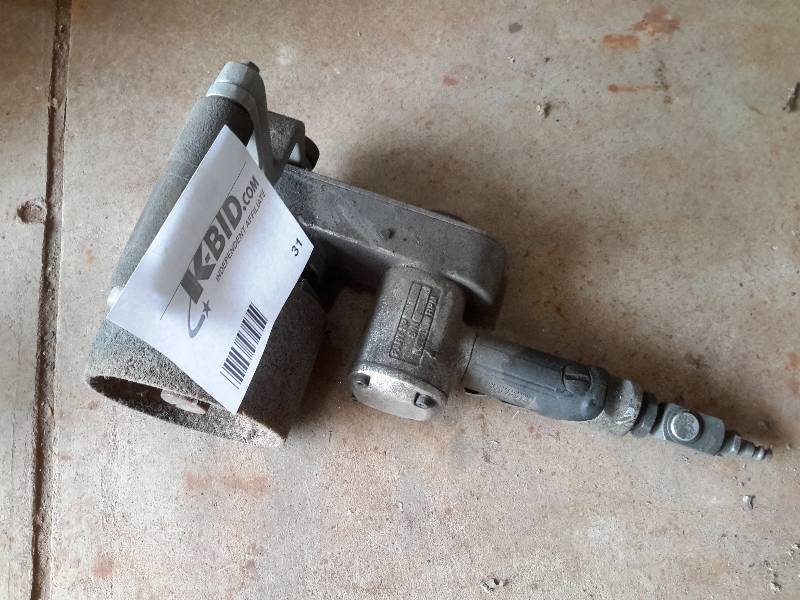 lot 31 image: Dynabrade Dynisher Finishing Tool