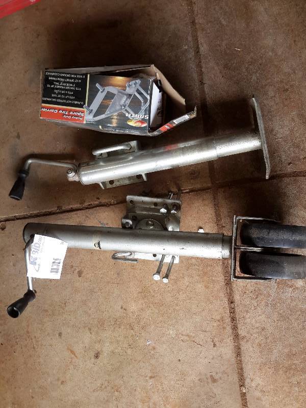 lot 39 image: 1 Trailer Jack, 1 Trailer Jack with wheel, 1 HD Spare Tire Carrier