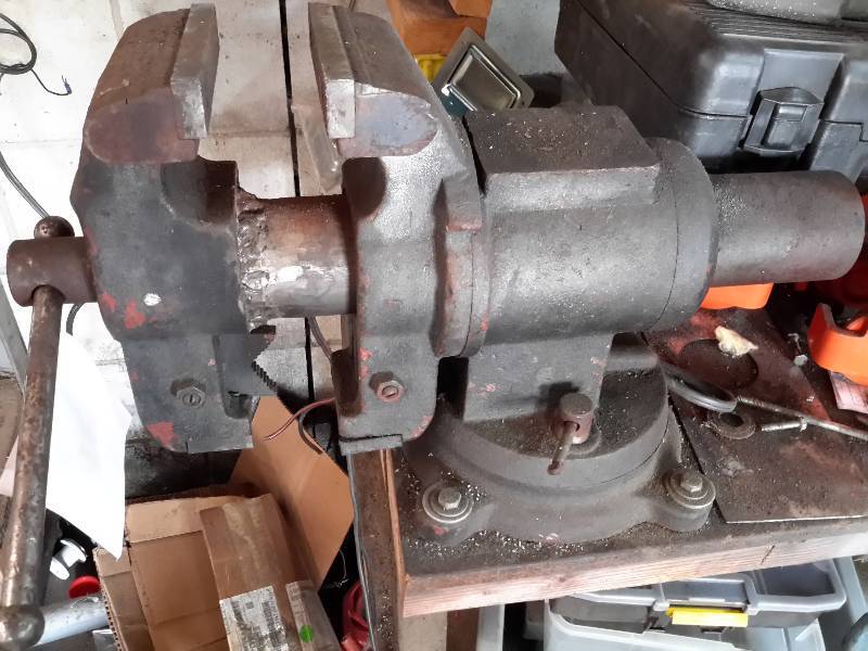 lot 32 image: Heavy Duty Table Vise