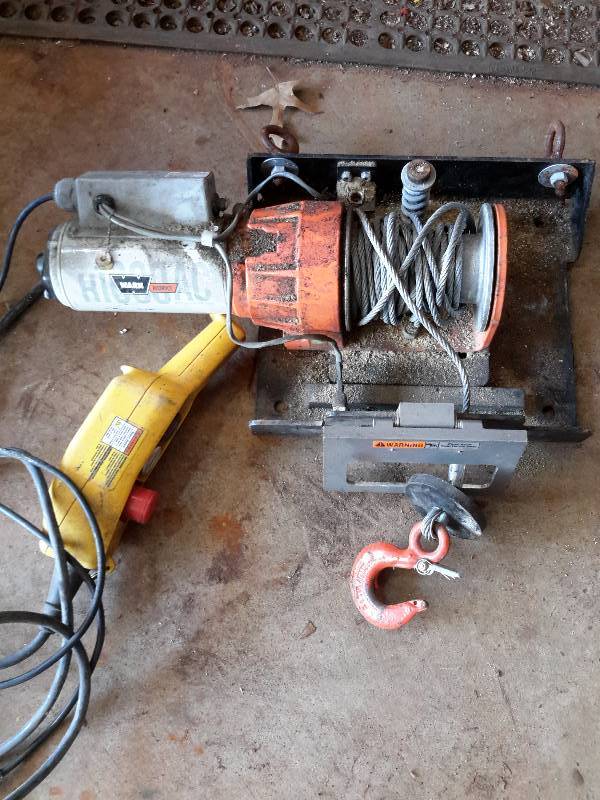 lot 82 image: Warn H1000AC Winch