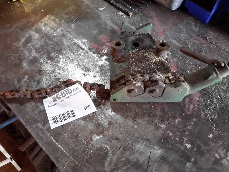 lot 100 image: Greenlee Chain Type Pipe Vise