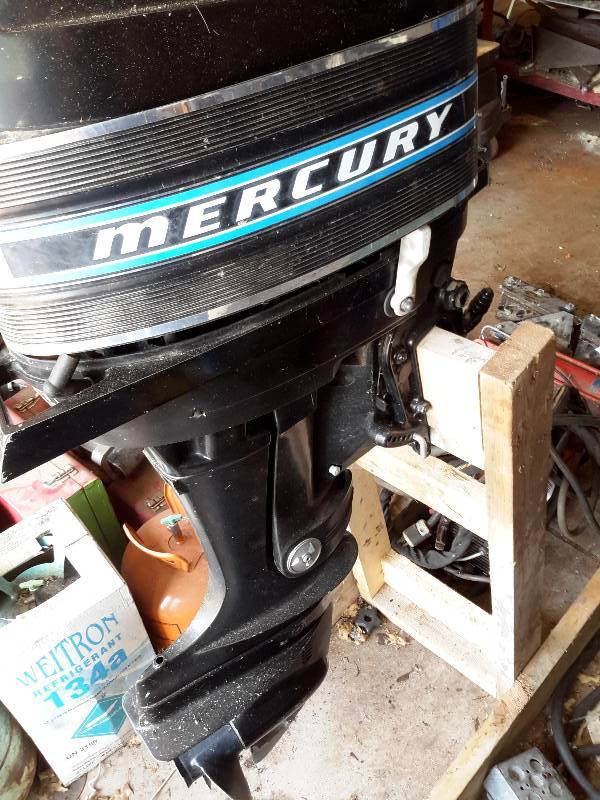 lot 102 image: Mercury 20 HP Boat Motor