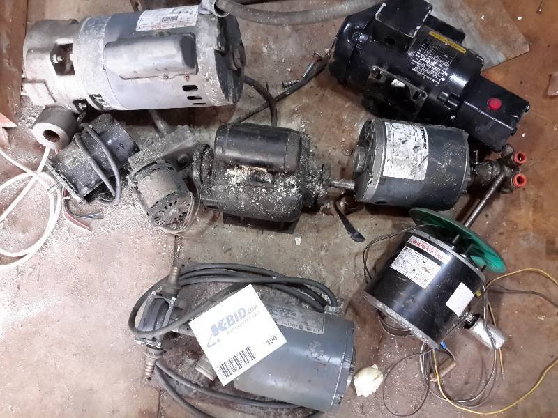 lot 104 image: Lot of 8 Motors (See Close-Ups)