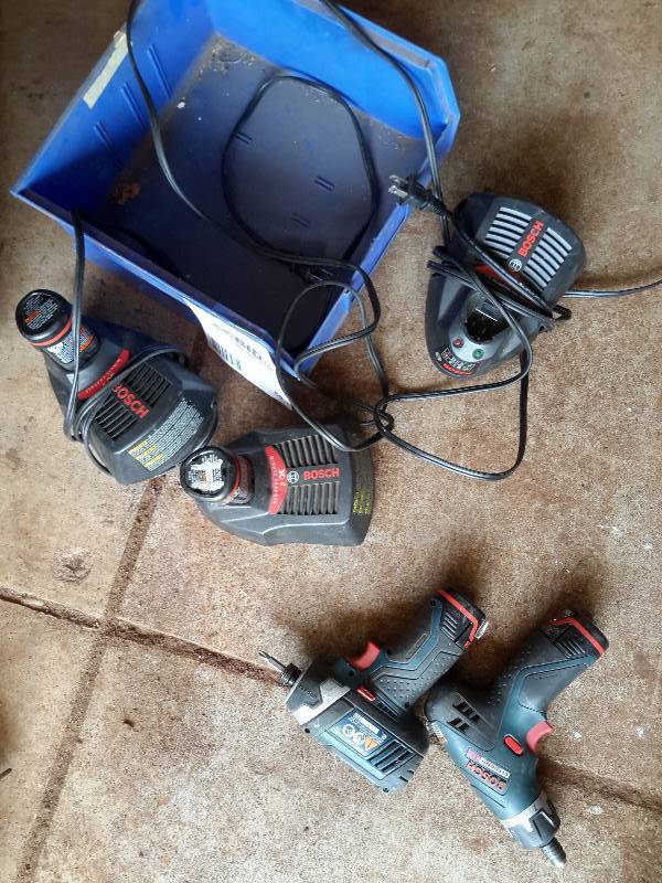 lot 68 image: 1 Bosch Impact Driver, 1 Bosch Pocket Driver