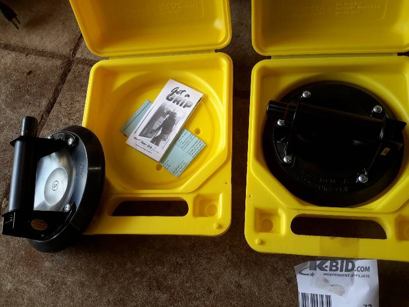 lot 72 image: 2 Woods Powr-Grip Suction Cups