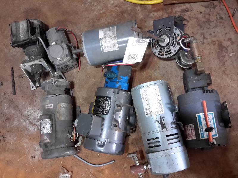 lot 105 image: Lot of 8 Motors (See Close-Ups)