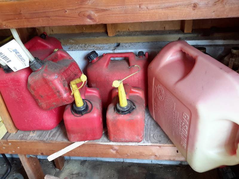 lot 109 image: Lot of Gas Containers