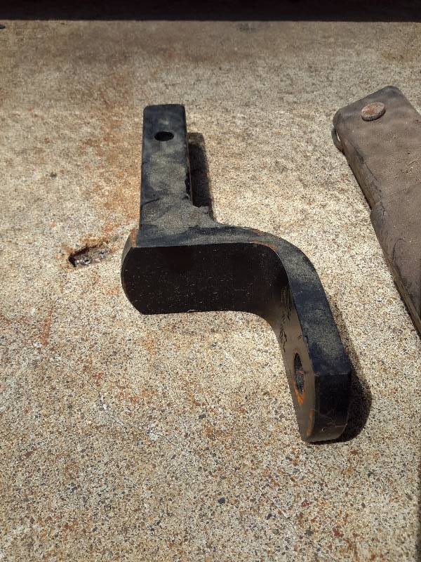 lot 134 image: 3 Trailer Hitches