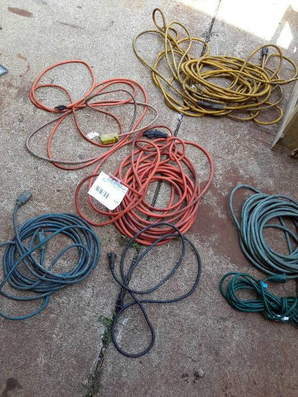 lot 137 image: Lot of Extension Cords