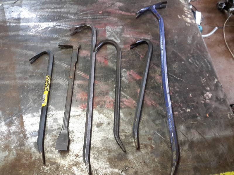 lot 155 image: Lot of Crowbars