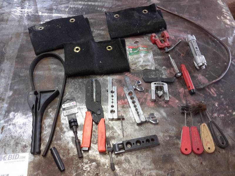 lot 156 image: Lot of Pipe Holders and Cleaners