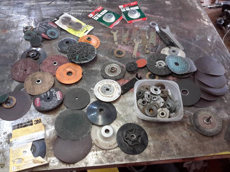 lot 157 image: Lot of Sandpaper, Some Fit Angle Grinders