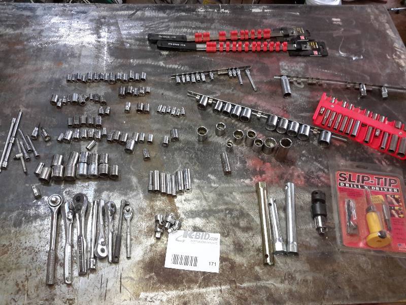 lot 171 image: Large Lot of Miscellaneous Socket Wrenches and Bits