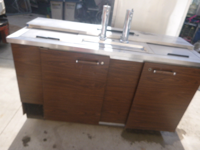 lot 4 image: Beverage Air Beer Cooler