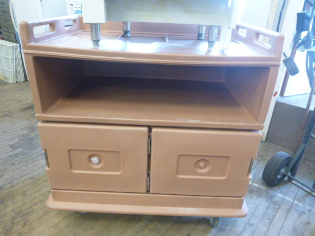 lot 7 image: Cambro Cart