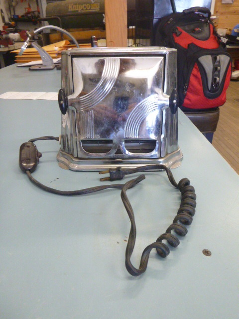 lot 11 image: Vintage Son-Chief Electric Toaster