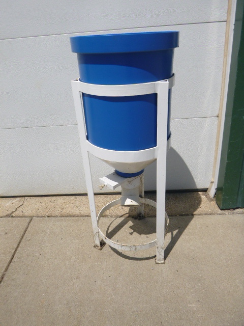 lot 96 image: Feeder