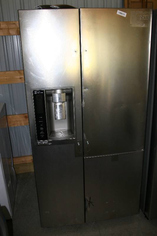 lot 1 image: RefrigeratorFreezer with Water Dispenser and Ice Maker