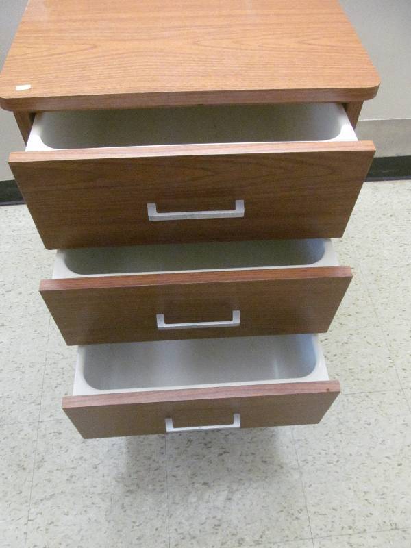 lot 3 image: (Rm 37) 3 Drawer Cabinet (21x19x30)
