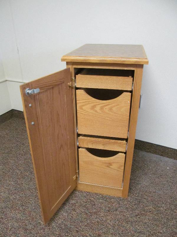 lot 19 image: Floor Cabinet