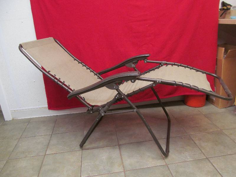 lot 92 image: LoungeChaise Lawn Chair - Like New