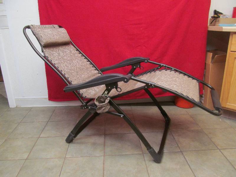 lot 93 image: LoungeChaise Lawn Chair - Like New