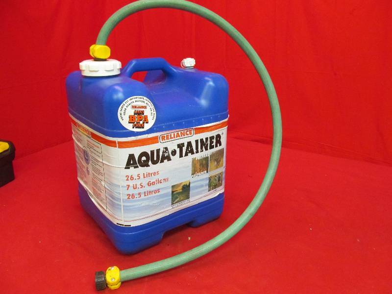 lot 106 image: Aqua Trainer, 26.5 litters, 7 Gallon, Water Tank