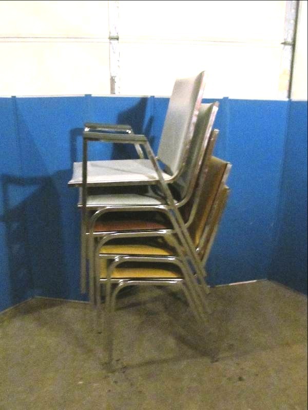 lot 25 image: 5 Metal chairs
