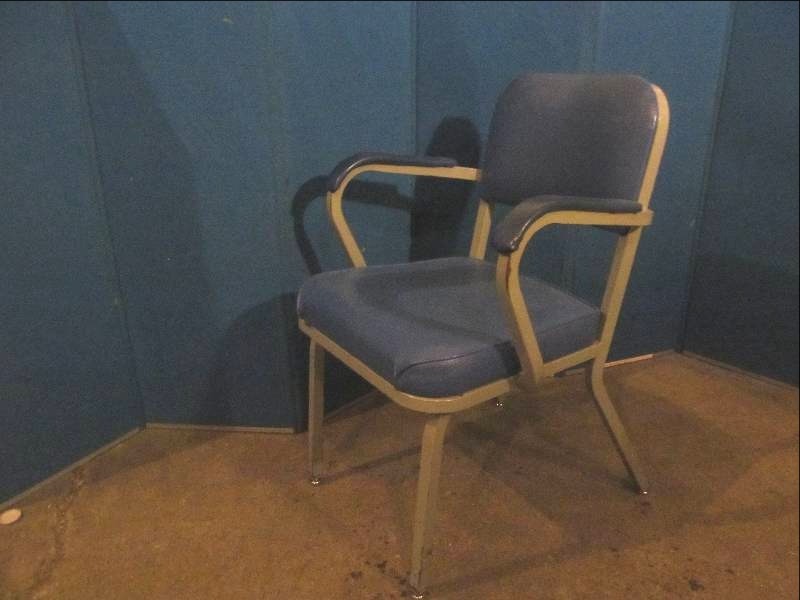lot 26 image: Blue vinyl Office Waiting Room Chair