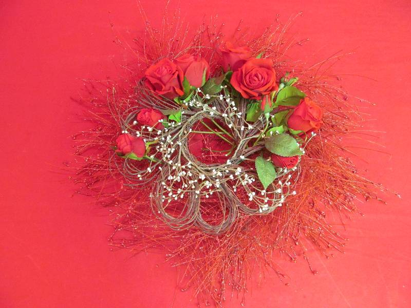lot 33 image: Decrative Wreath with Roses 28 diameter- 2 piece