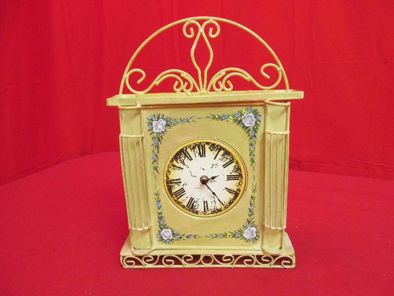 lot 36 image: Metal Decrative Wall Clock 11x15