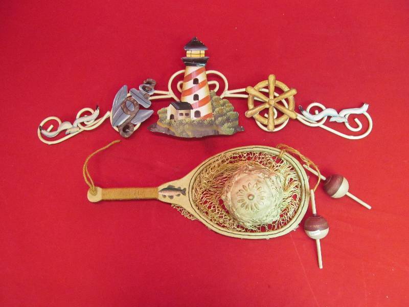 lot 41 image: Metal Lighthouse Wall Dcor, Fishnet w 2 Bobbers and Sea Shell