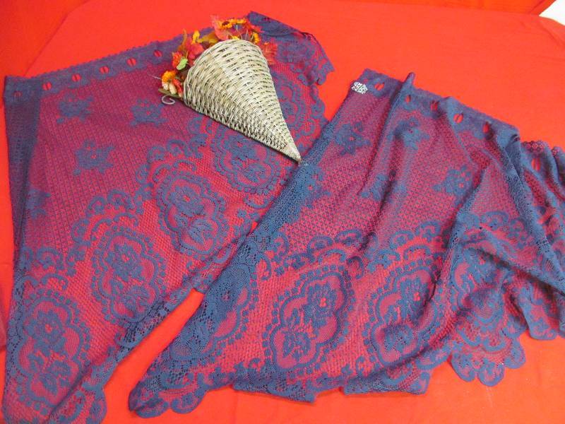 lot 43 image: Metal Wall Pocket w Flower Arrangment 17 Tall w2 Blue Window Swags