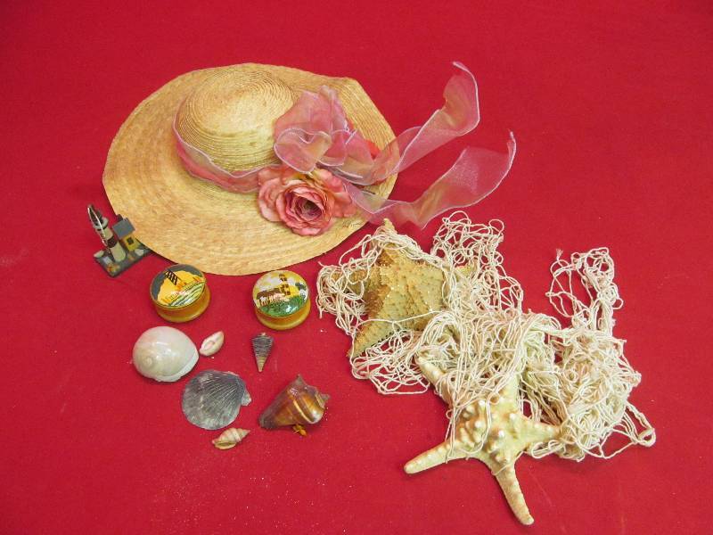lot 49 image: Beach Hat, Sea Shells, Star Fish in Net
