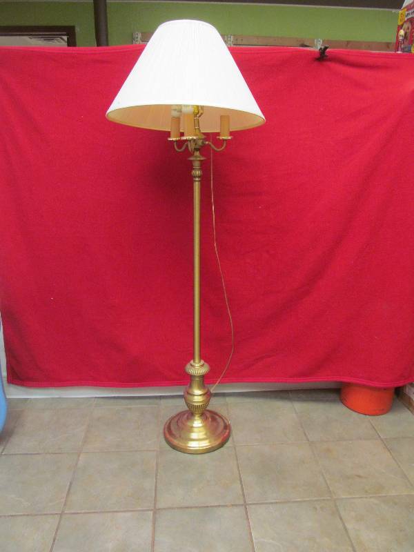 lot 86 image: Brass Finish Floor Lamp