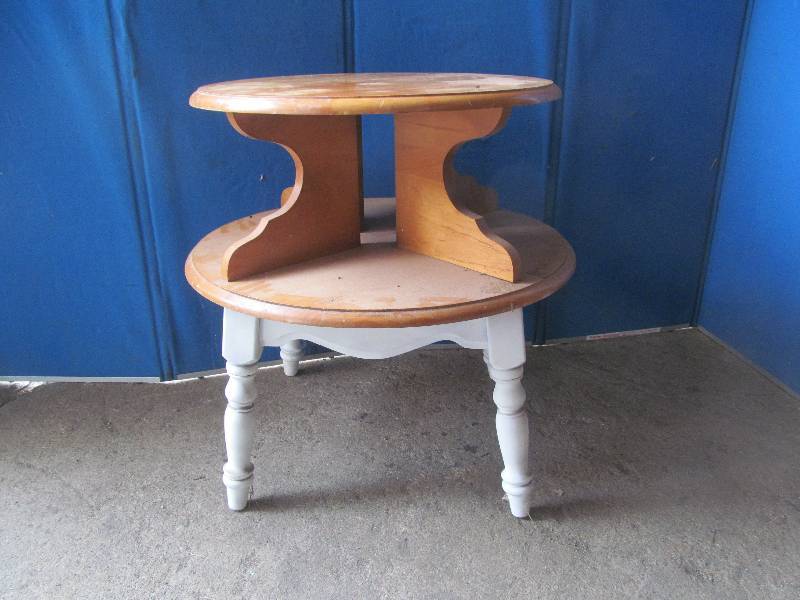 lot 121 image: Vintage Hall Table 24 Diameter 25 Tall