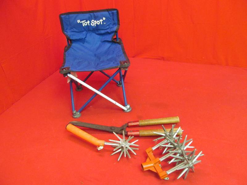 lot 151 image: garden tools
