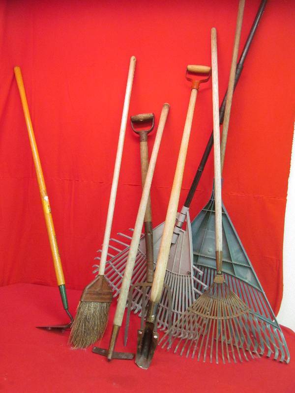 lot 156 image: garden, lawn tools