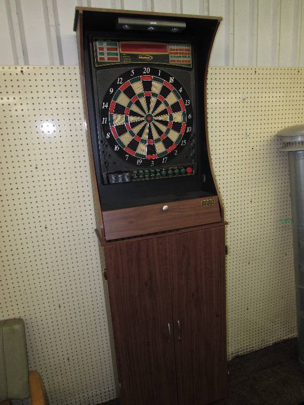 lot 171 image: HALEX ELECTRONIC DARTBOARD, HAS MANUAL AND A BOX OF DARTS.