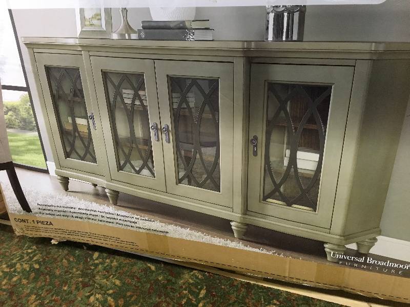 lot 161 image: HOPE ACCENT CONSOLE, RETAIL $499.99