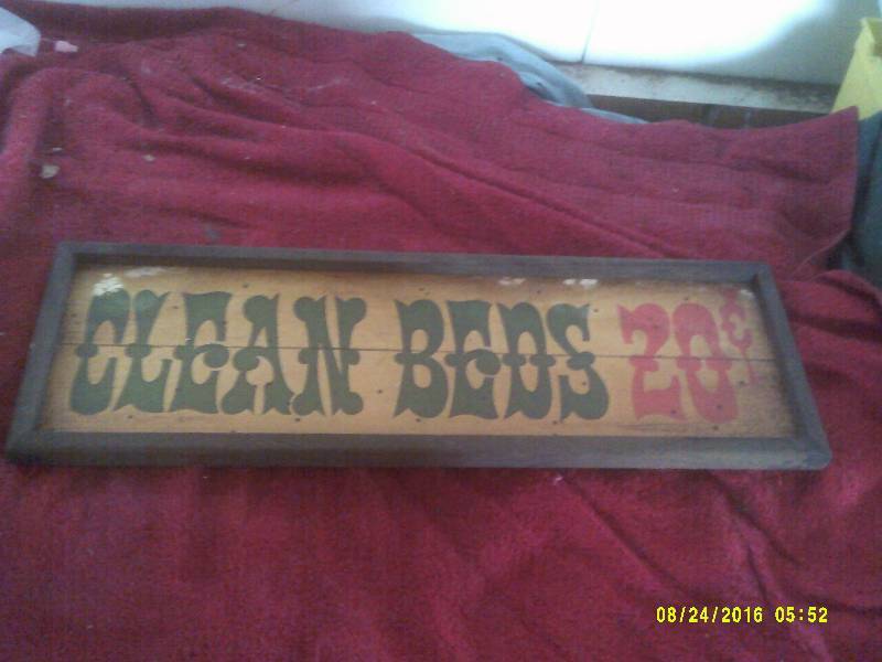 lot 7 image: VINTAGE WOODEN CLEAN BED SIGN